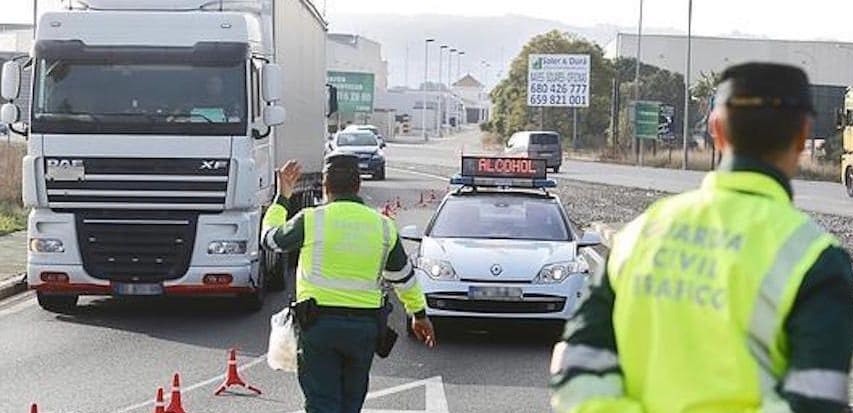 control de camiones en carretera de la guardia civil 1