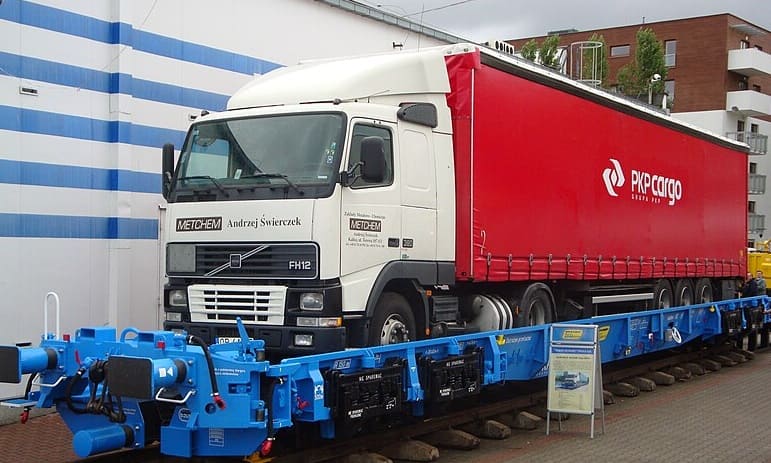 Potężna największa w Polsce firma transportowa PKP Cargo zwalnia 4200 pracowników